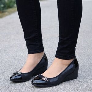 Anne Klein Sport Bisa Classic Minimalist Capped Toe Comfort Wedge Pump 7.5M